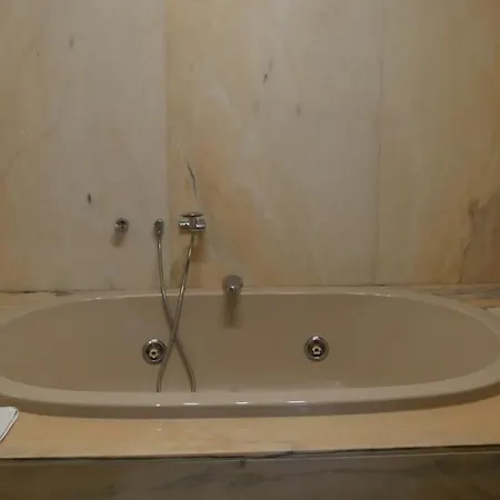 Clos De Bellevue Bed & Breakfast *